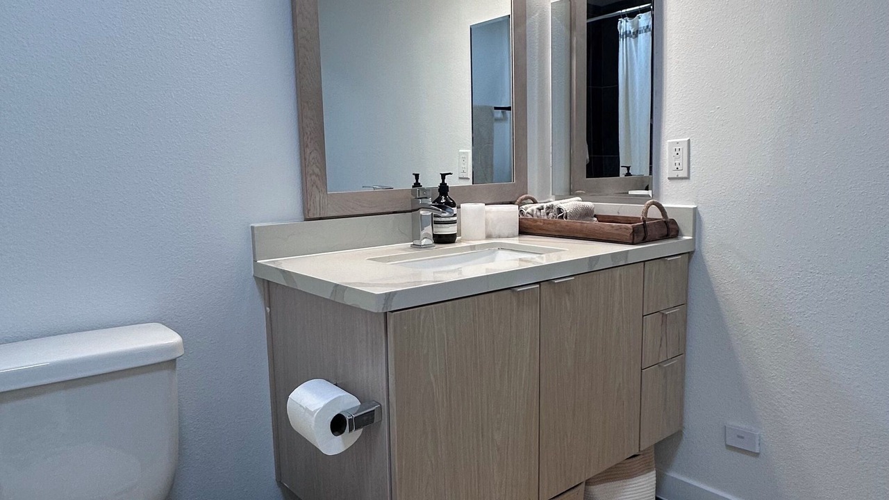 Photo of Bathroom in Carthay Circle
