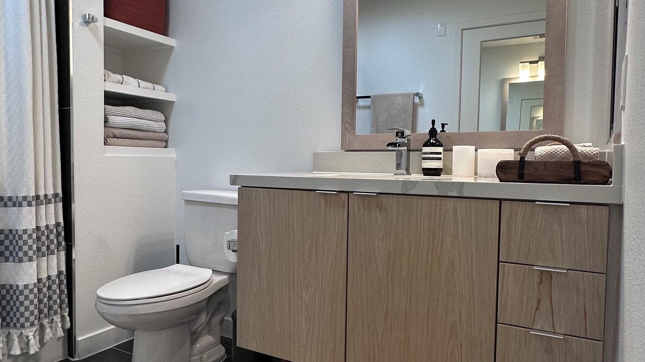 Photo of Bathroom in Carthay Circle