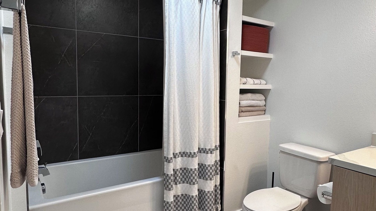 Photo of Bathroom in Carthay Circle