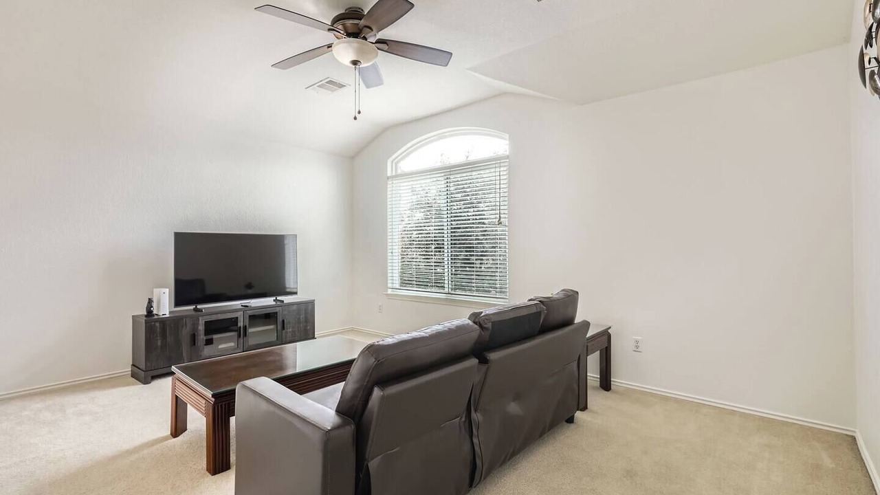 Photo of Livingroom in Avery Ranch Far West