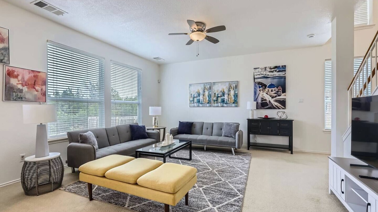 Photo of Livingroom in Avery Ranch Far West
