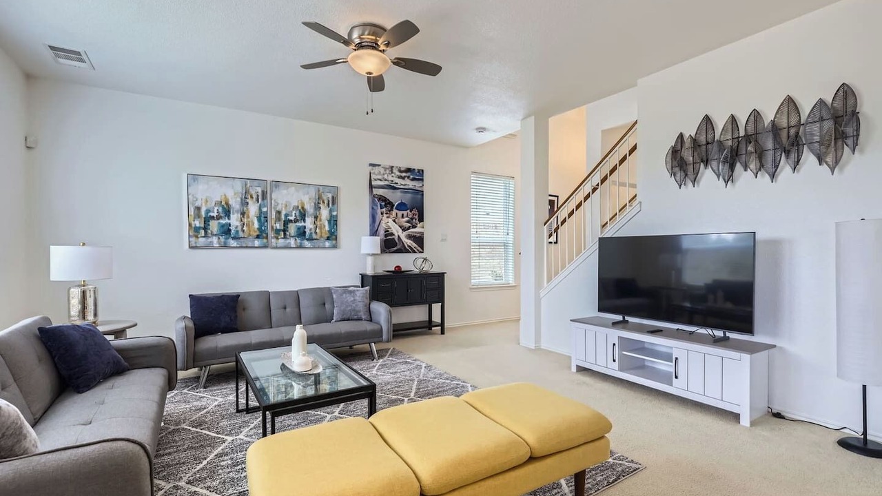Photo of Livingroom in Avery Ranch Far West