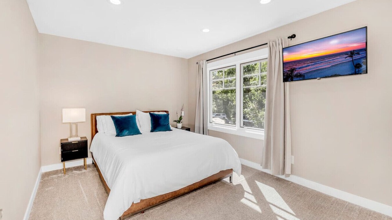 Photo of Bedroom in Mound