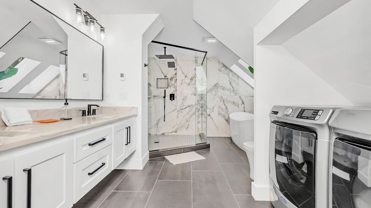 Photo of Bathroom in Mound