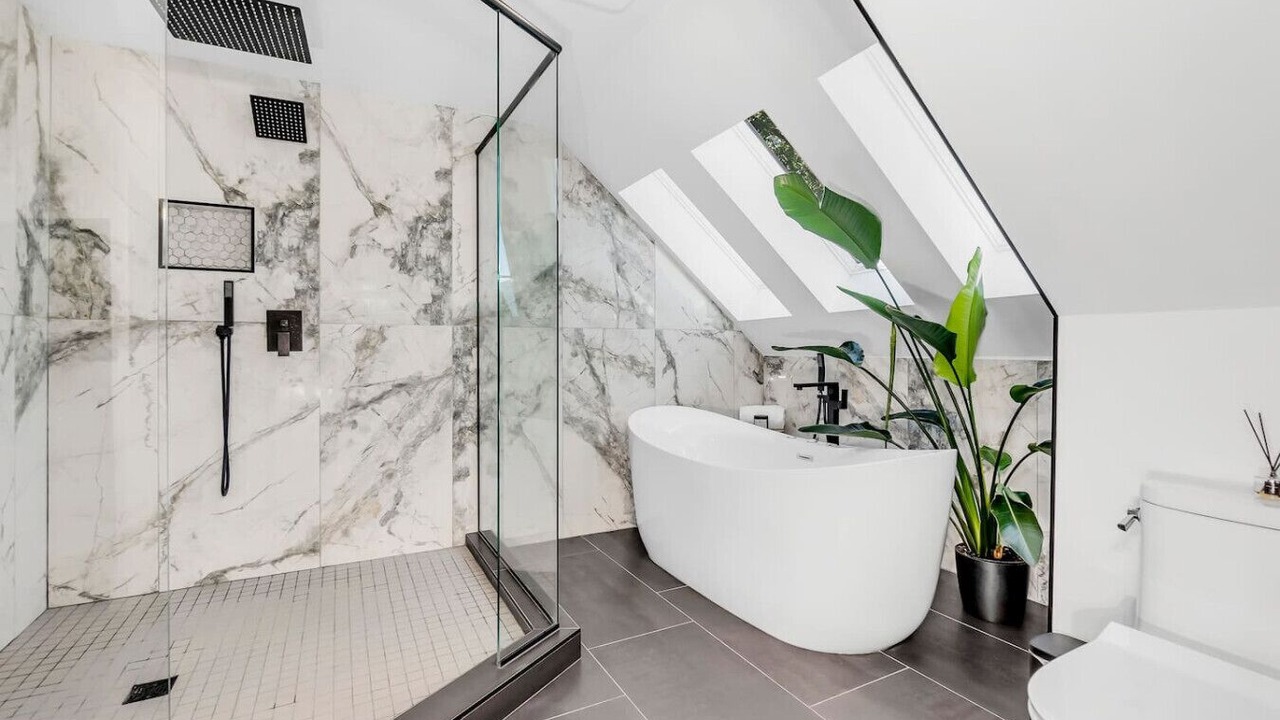 Photo of Bathroom in Mound