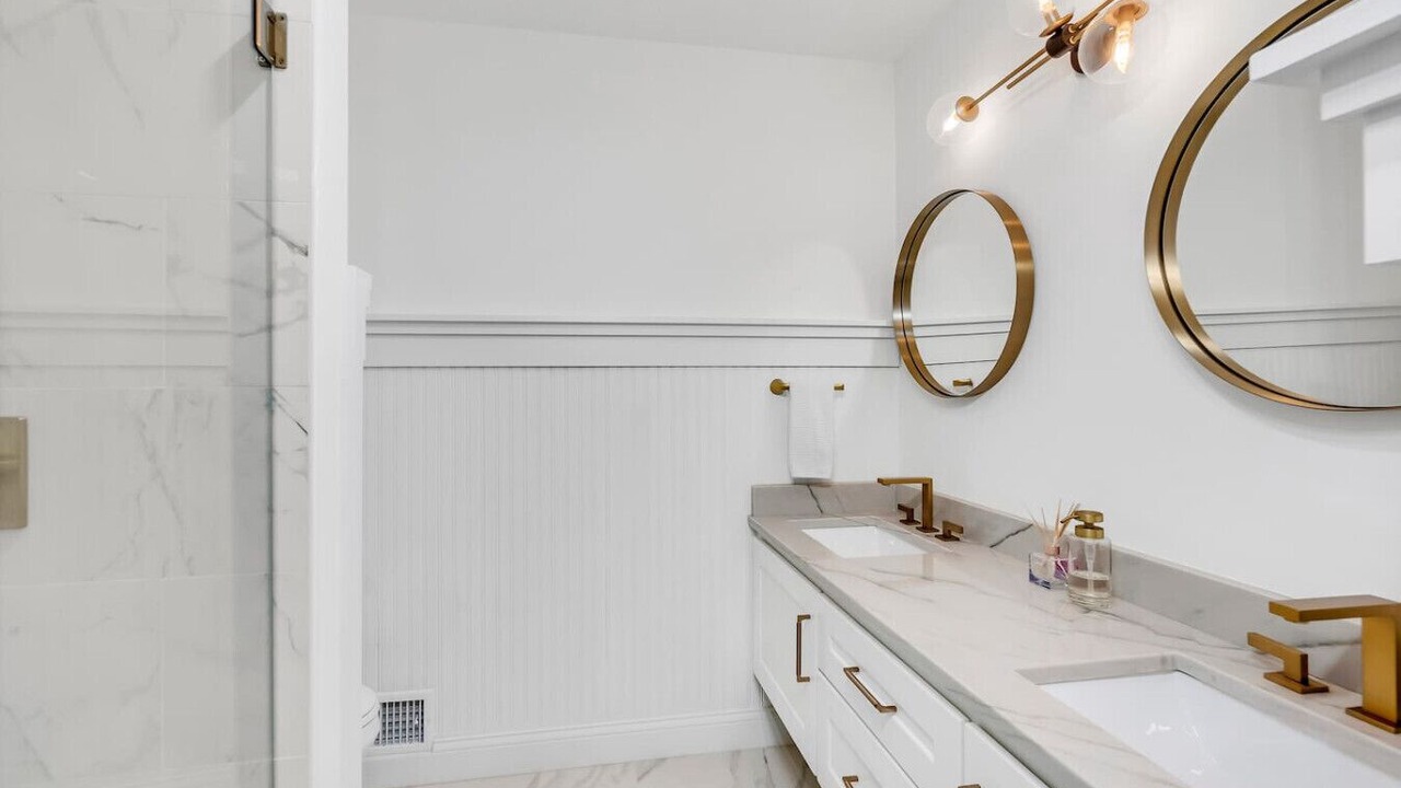 Photo of Bathroom in Mound