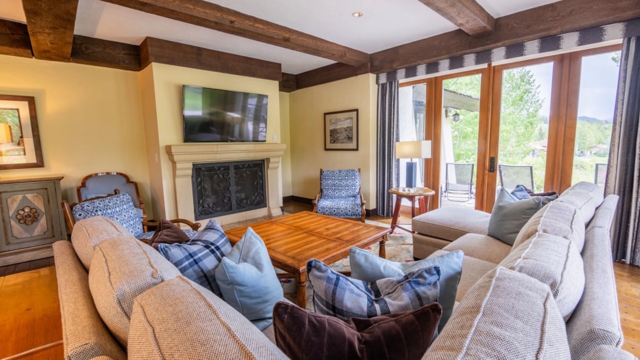 Photo of Livingroom in Elkhorn