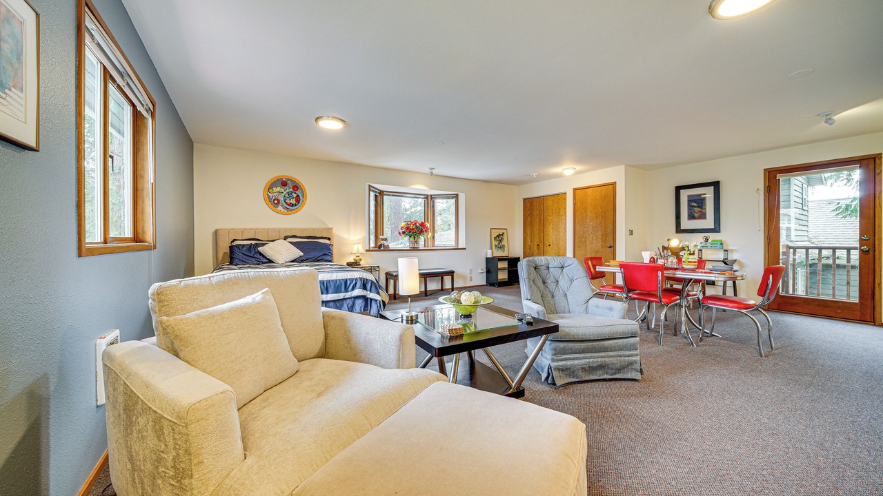 Photo of Livingroom in Seattle Metro Area