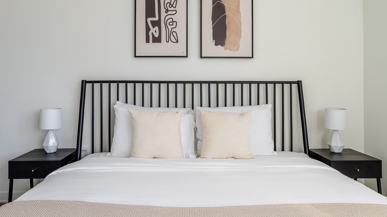 Photo of Bedroom in Downtown Berkeley