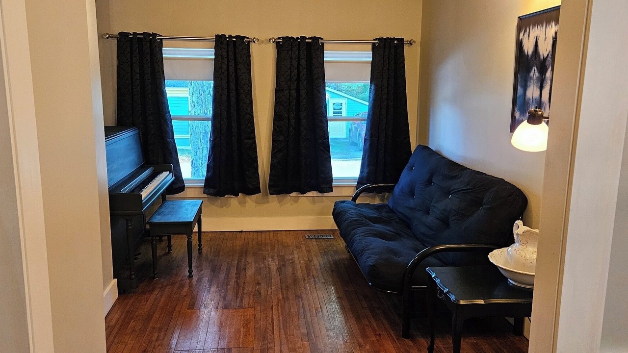 Photo of Livingroom in Shelburne
