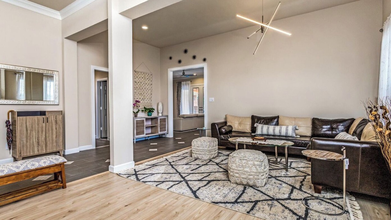 Photo of Livingroom in Far North Dallas