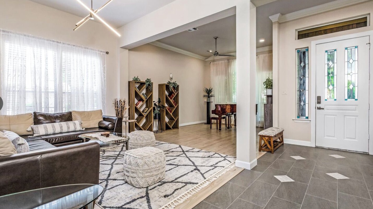 Photo of Livingroom in Far North Dallas