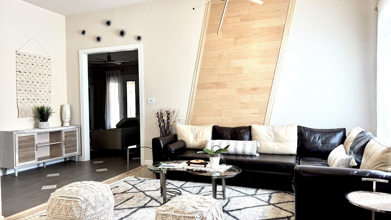 Photo of Livingroom in Far North Dallas