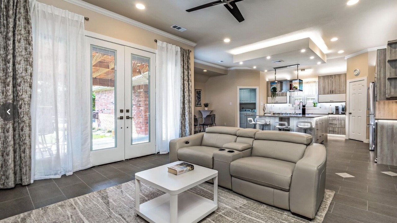 Photo of Livingroom in Far North Dallas