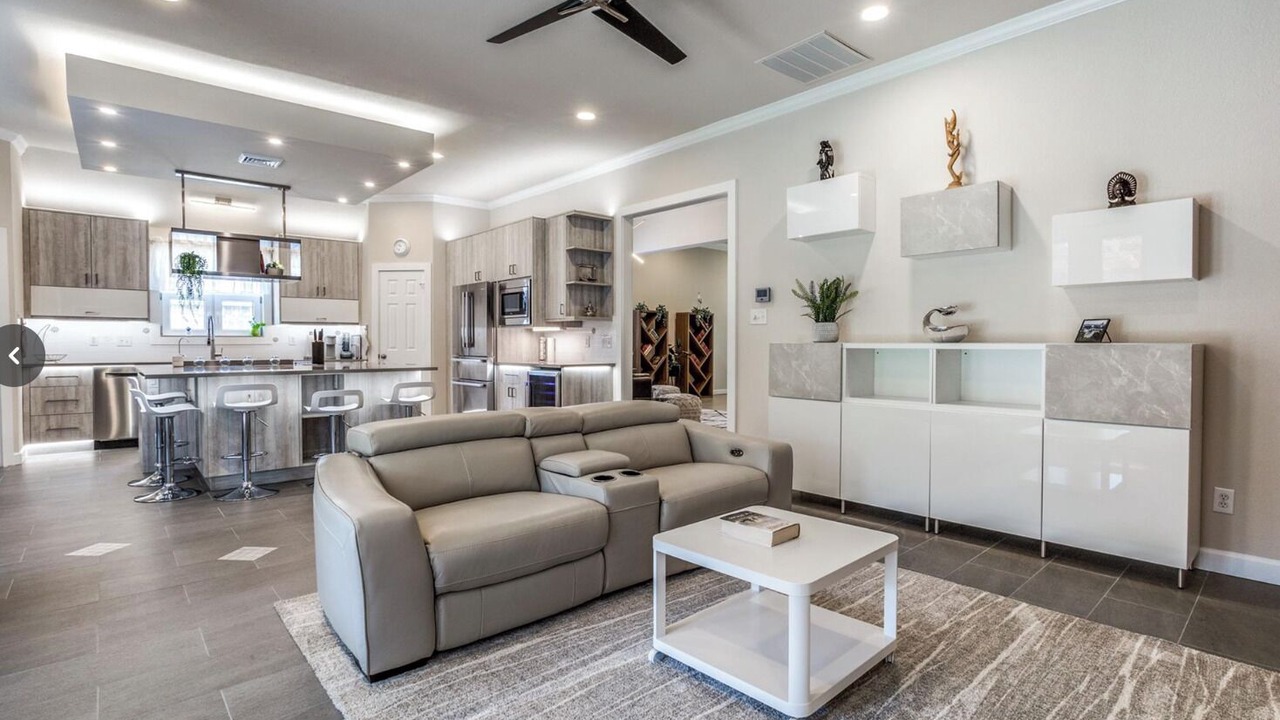 Photo of Livingroom in Far North Dallas