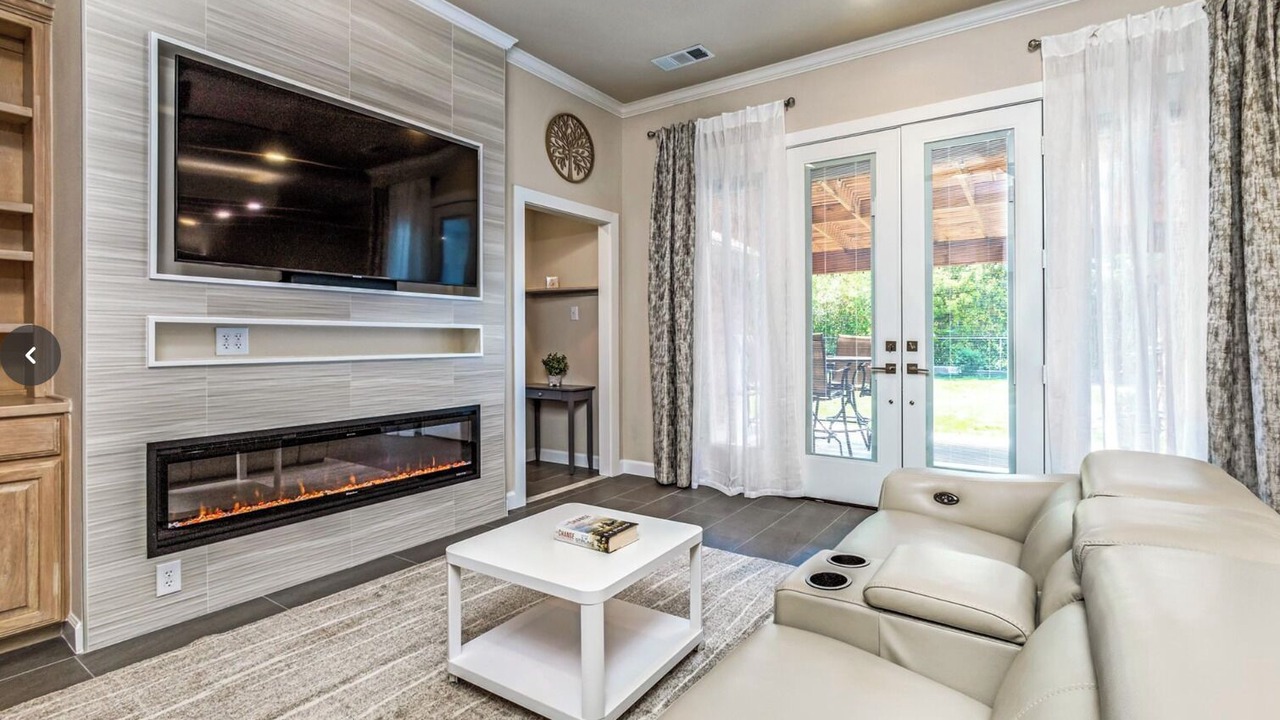 Photo of Livingroom in Far North Dallas