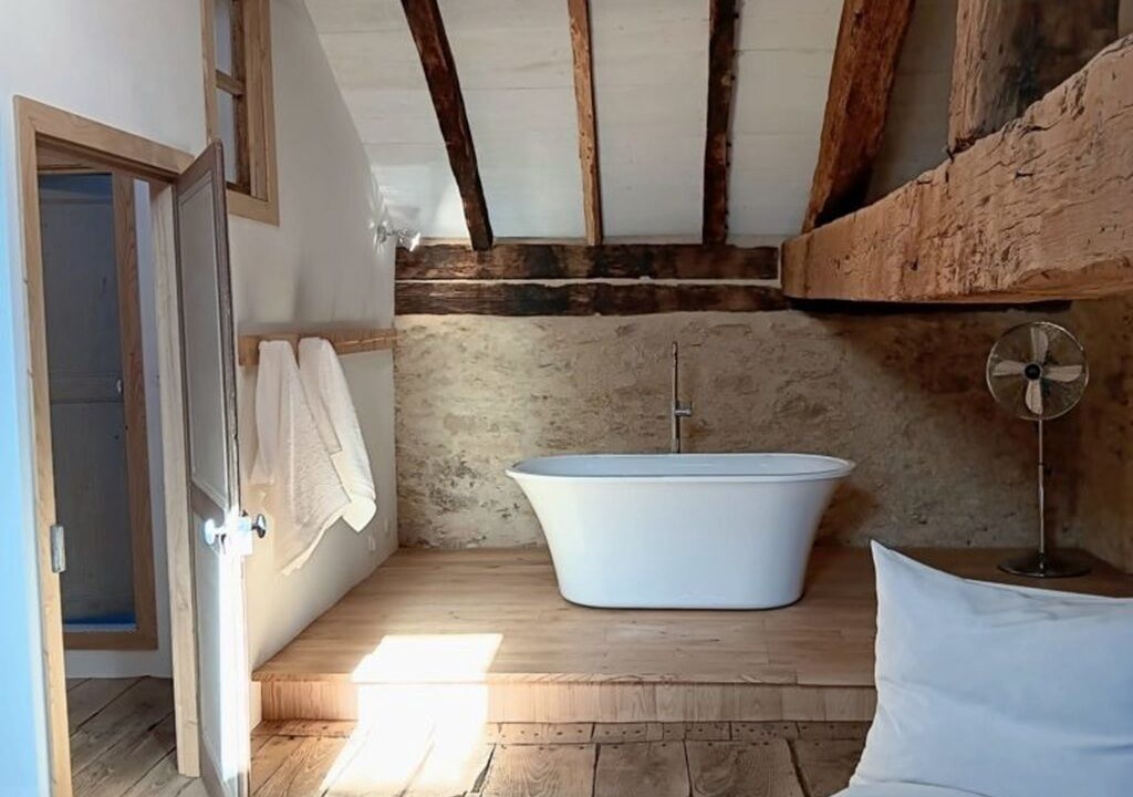 Photo of Bathroom in Oradour-sur-Vayres