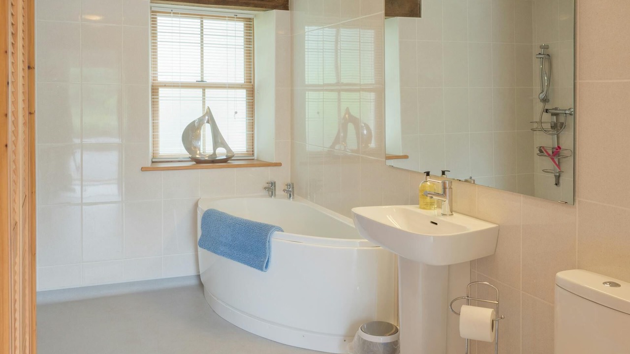 Photo of Bathroom in Llangynog