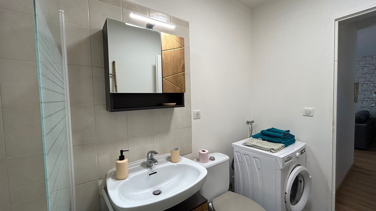 Photo of Bathroom in Guyancourt