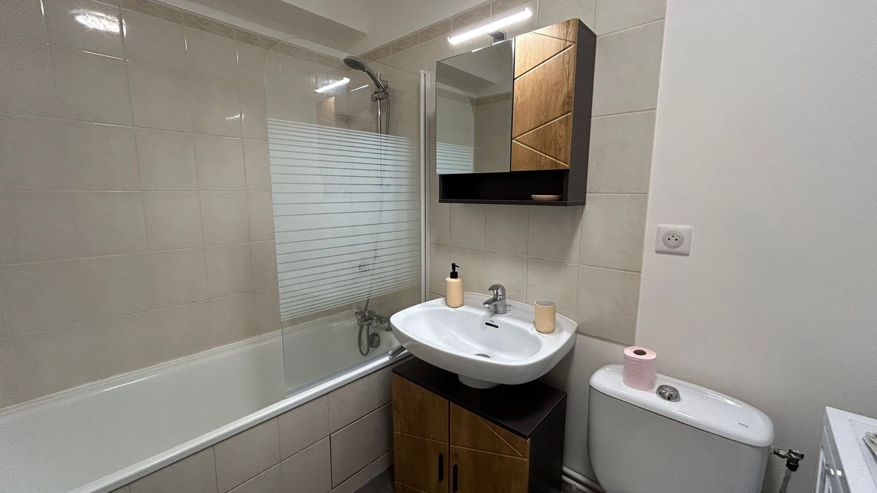 Photo of Bathroom in Guyancourt