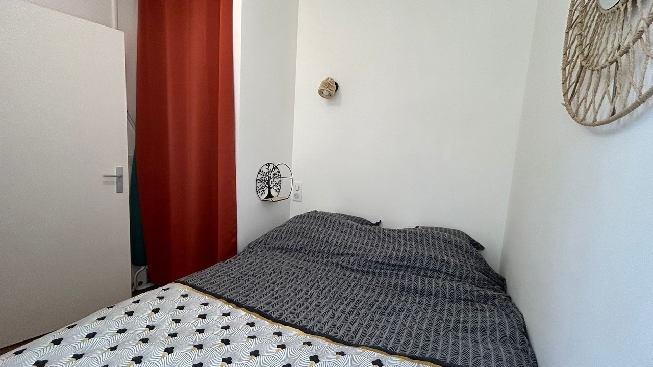 Photo of Bedroom in Guyancourt