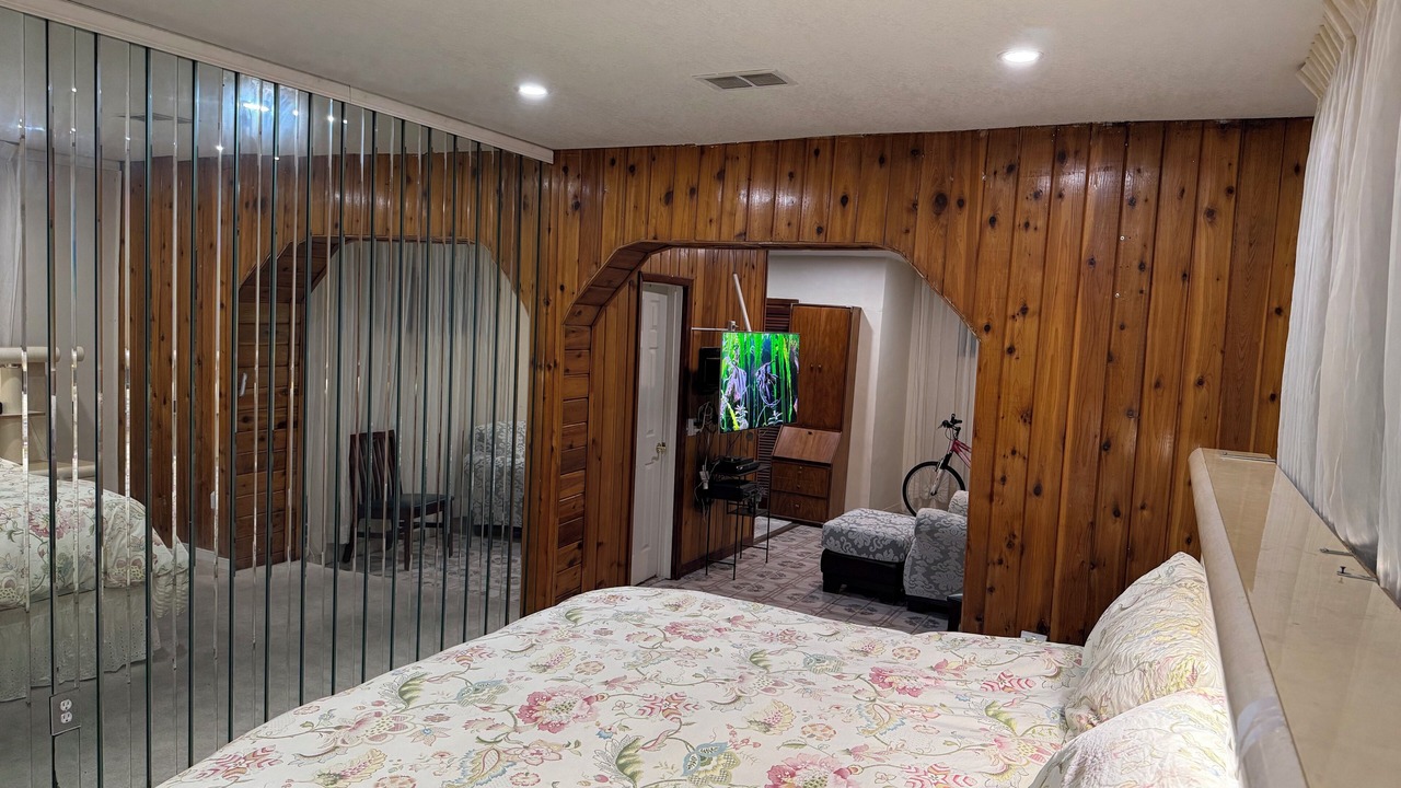 Photo of Bedroom in Miami Gardens