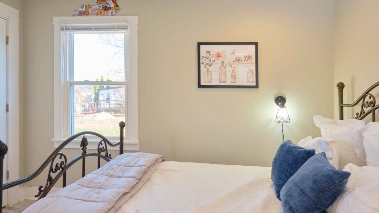 Photo of Bedroom in Midway