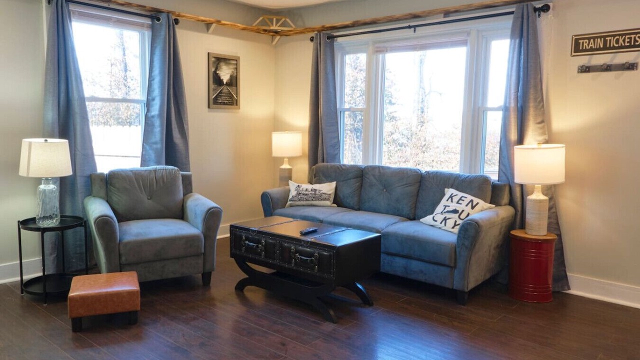 Photo of Livingroom in Midway