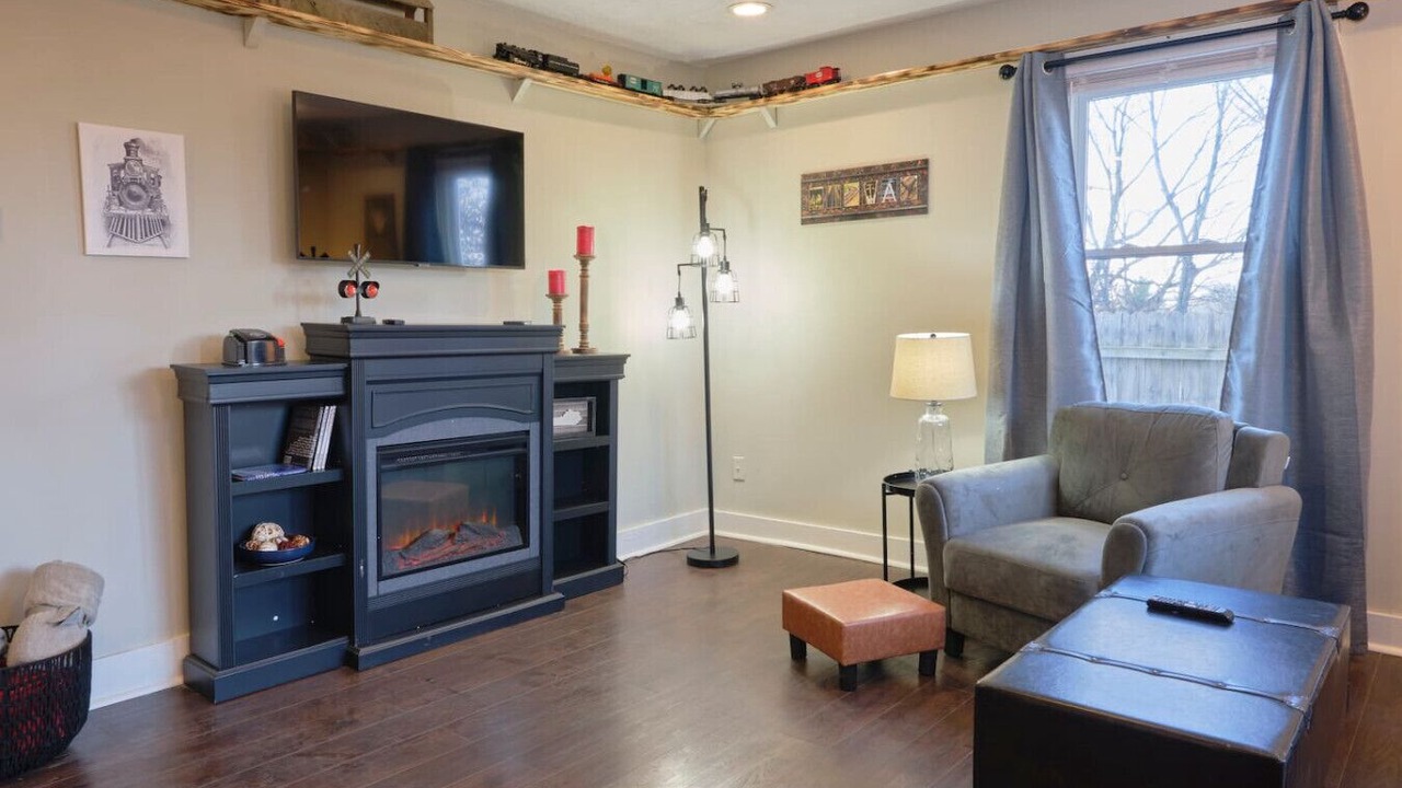 Photo of Livingroom in Midway