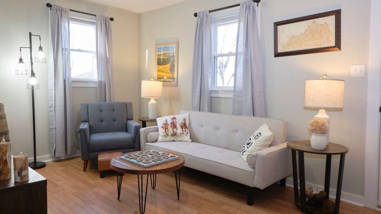 Photo of Livingroom in Midway