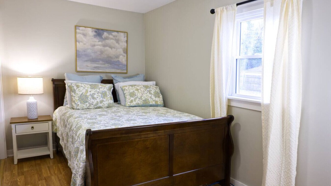 Photo of Bedroom in Midway
