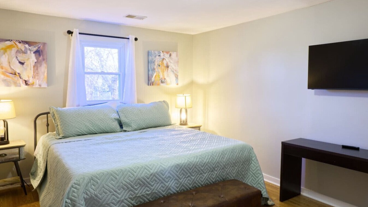 Photo of Bedroom in Midway