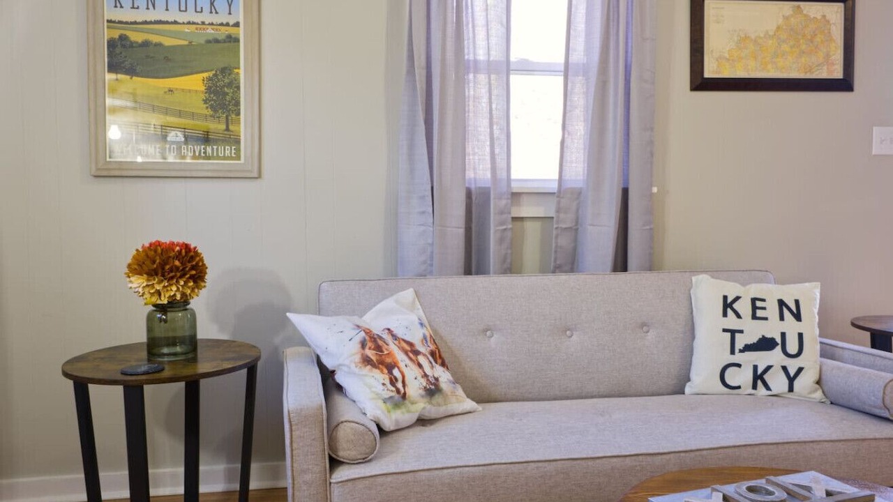 Photo of Livingroom in Midway