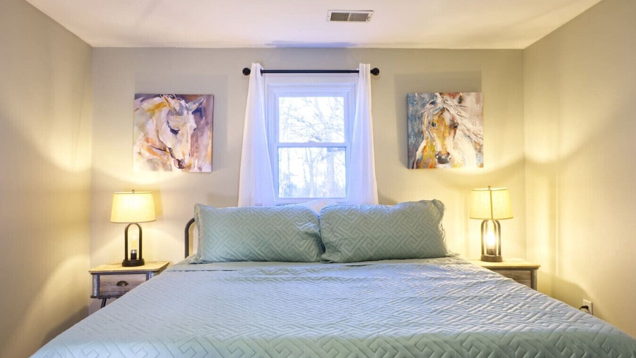 Photo of Bedroom in Midway