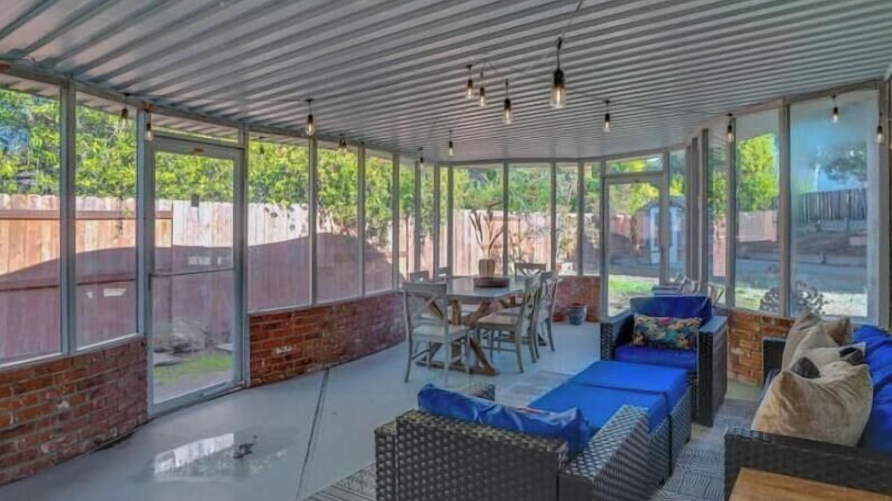 Photo of Livingroom in Bay Area