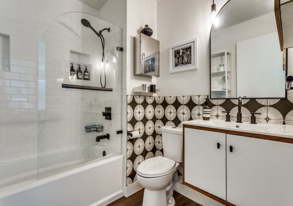 Photo of Bathroom in South River City