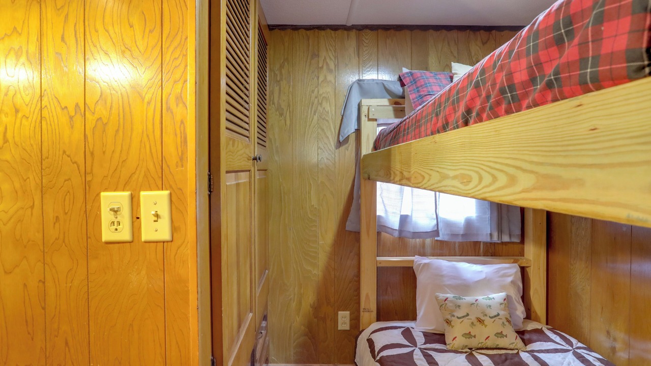 Photo of Bedroom in Greers Ferry