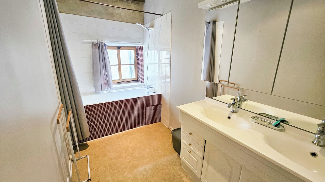 Photo of Bathroom in Pillac