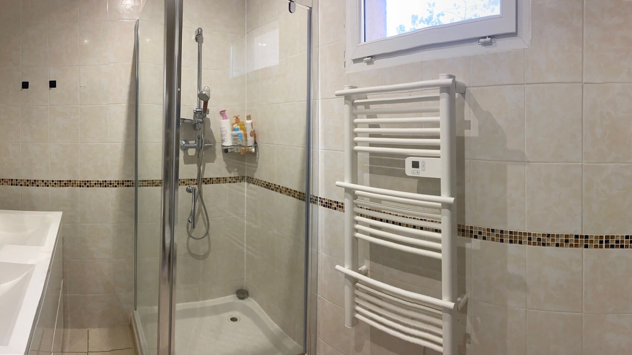 Photo of Bathroom in Cournonsec
