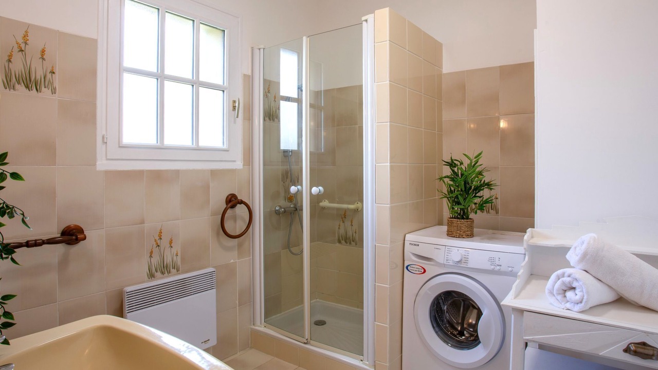 Photo of Bathroom in Les Moutiers-en-Retz