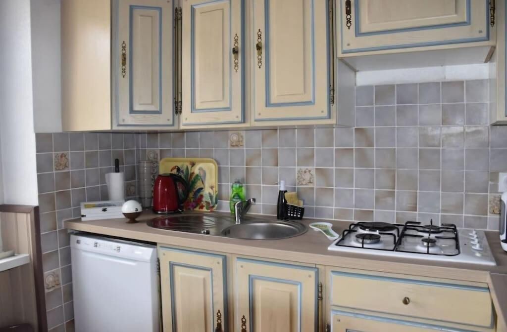 Photo of Kitchen in Pleudihen-sur-Rance