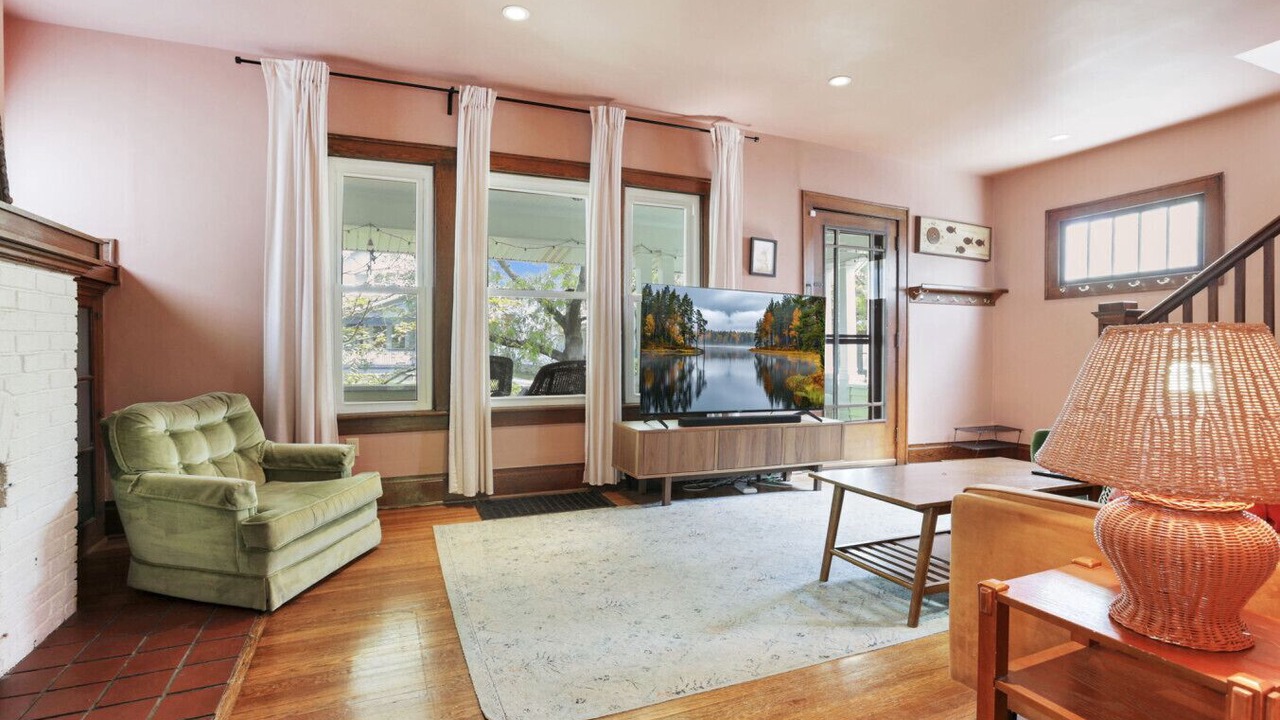 Photo of Livingroom in Clintonville