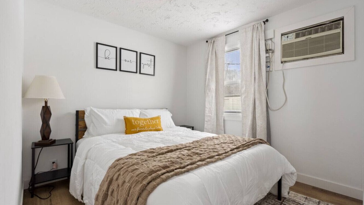 Photo of Bedroom in Walker