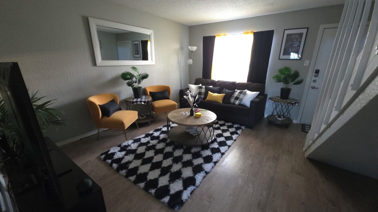 Photo of Livingroom in Addison