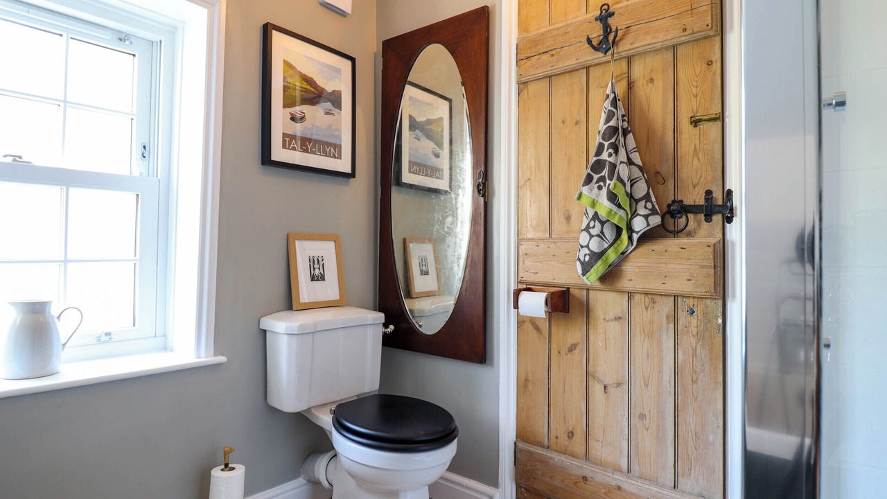 Photo of Bathroom in Abergynolwyn