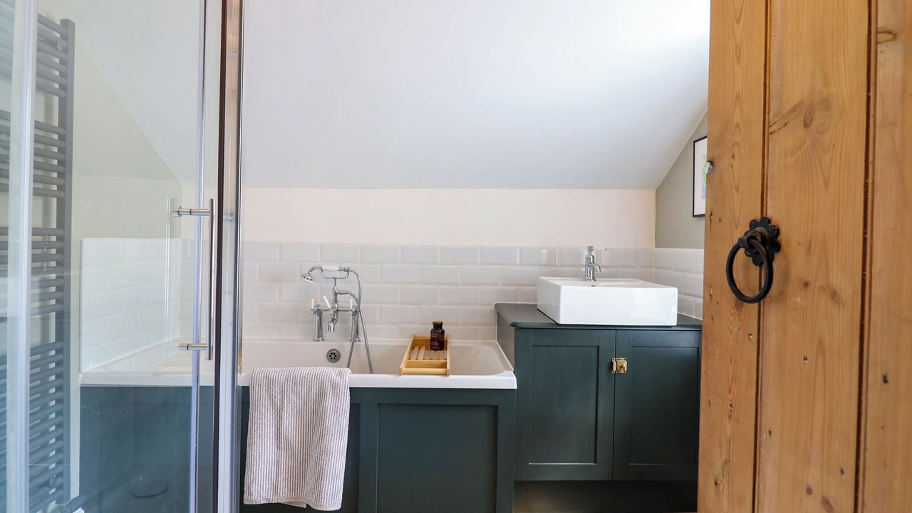 Photo of Bathroom in Abergynolwyn