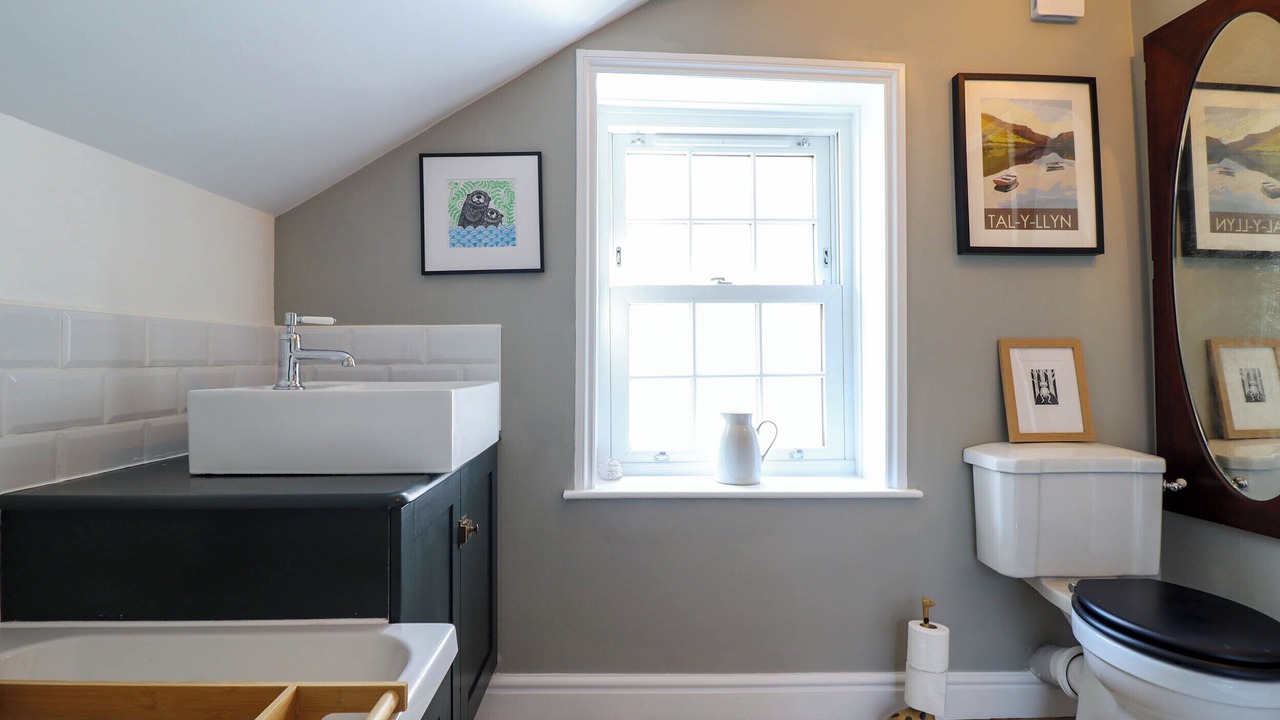 Photo of Bathroom in Abergynolwyn