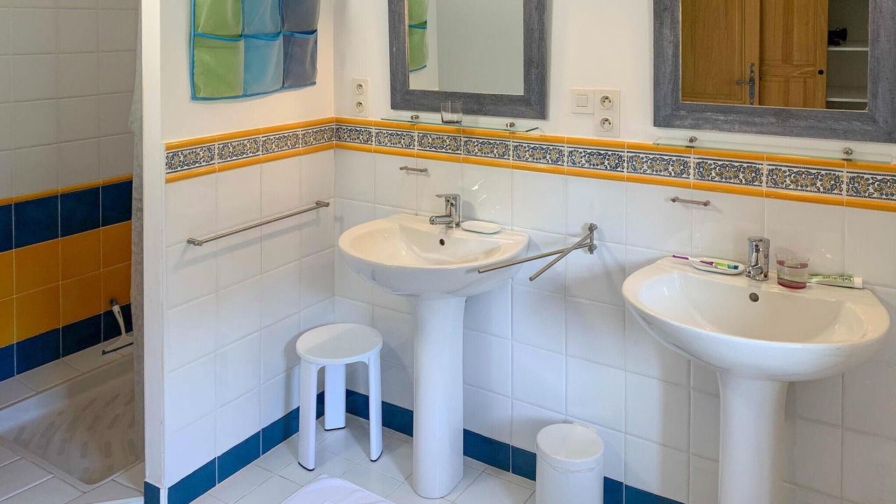 Photo of Bathroom in Plaisians