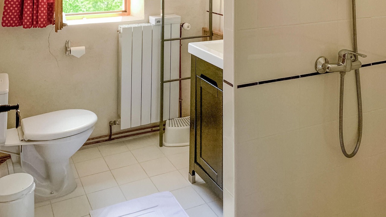 Photo of Bathroom in Plaisians