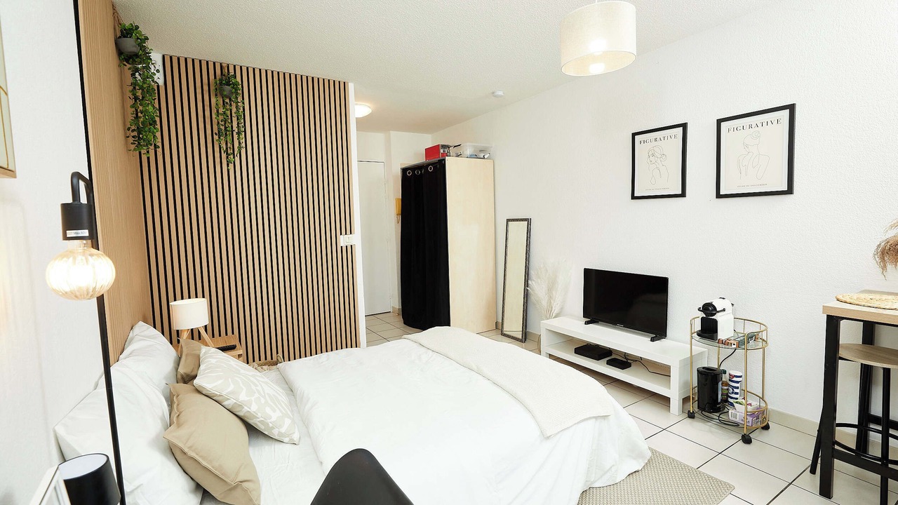 Photo of Bedroom in Hopitaux-Facultes